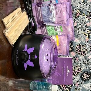 New without tags Tress Wellness wax pot and acc!